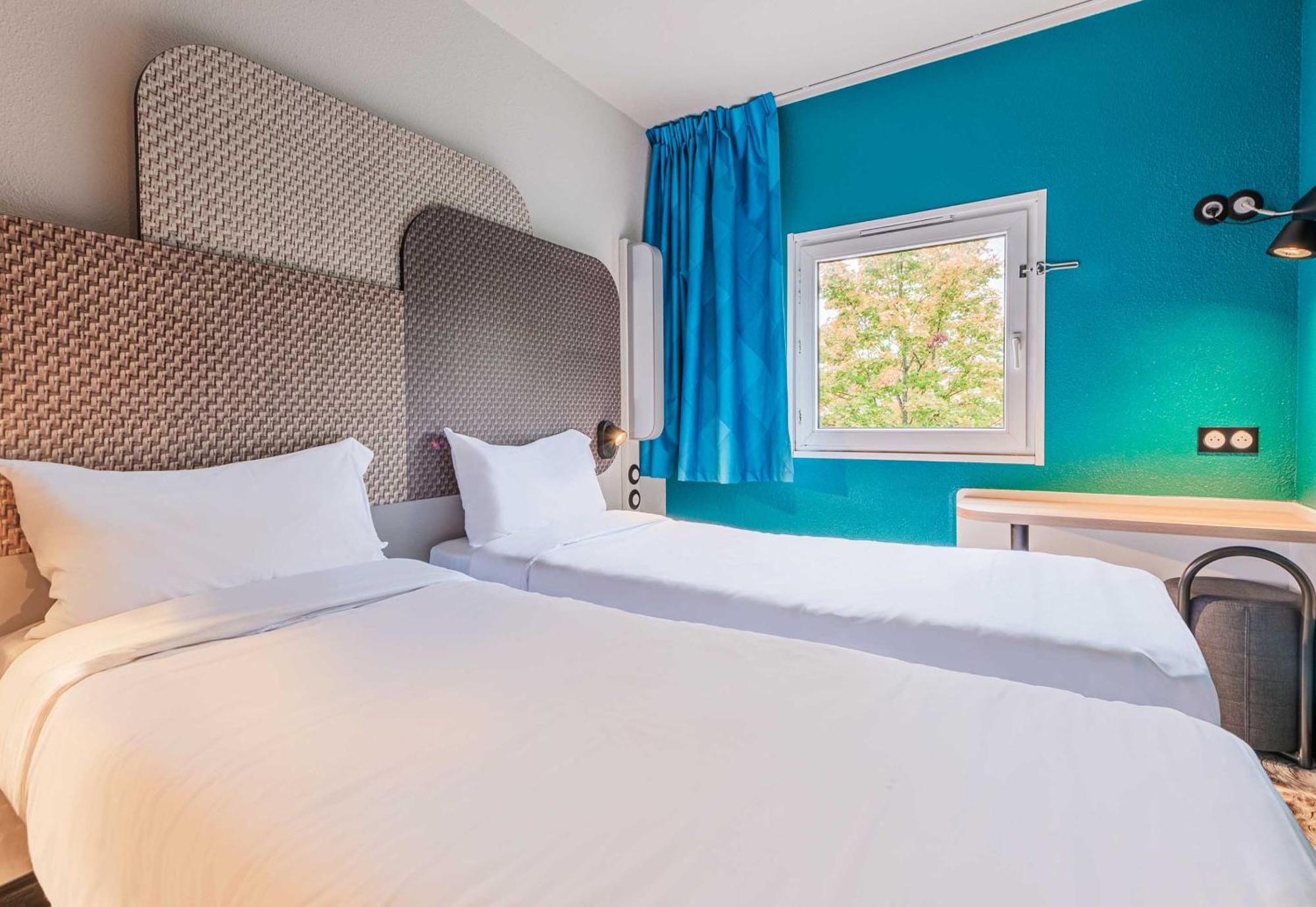 Twin Room,1627223116:JPEG